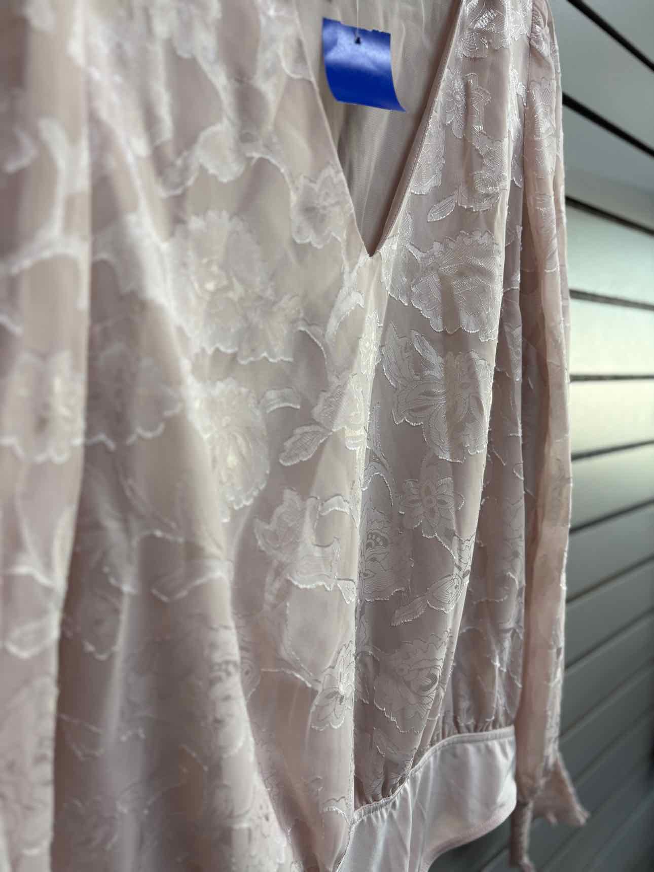 Women's Women Size L Blush Express V-Neck Long Sleeve Shirt