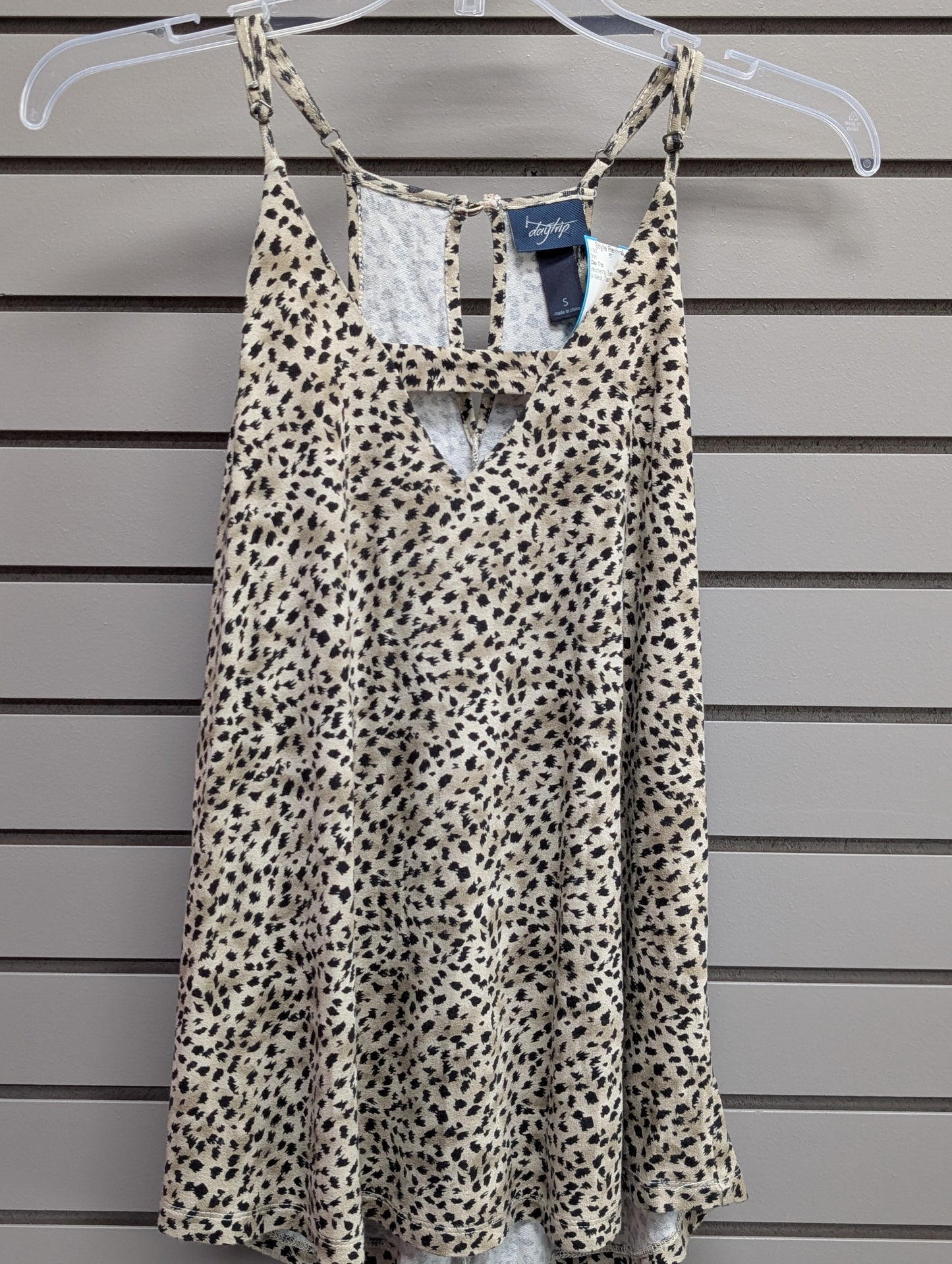 Women's Women Size S Tan Day Trip Cheetah V-Neck Tank Shirt