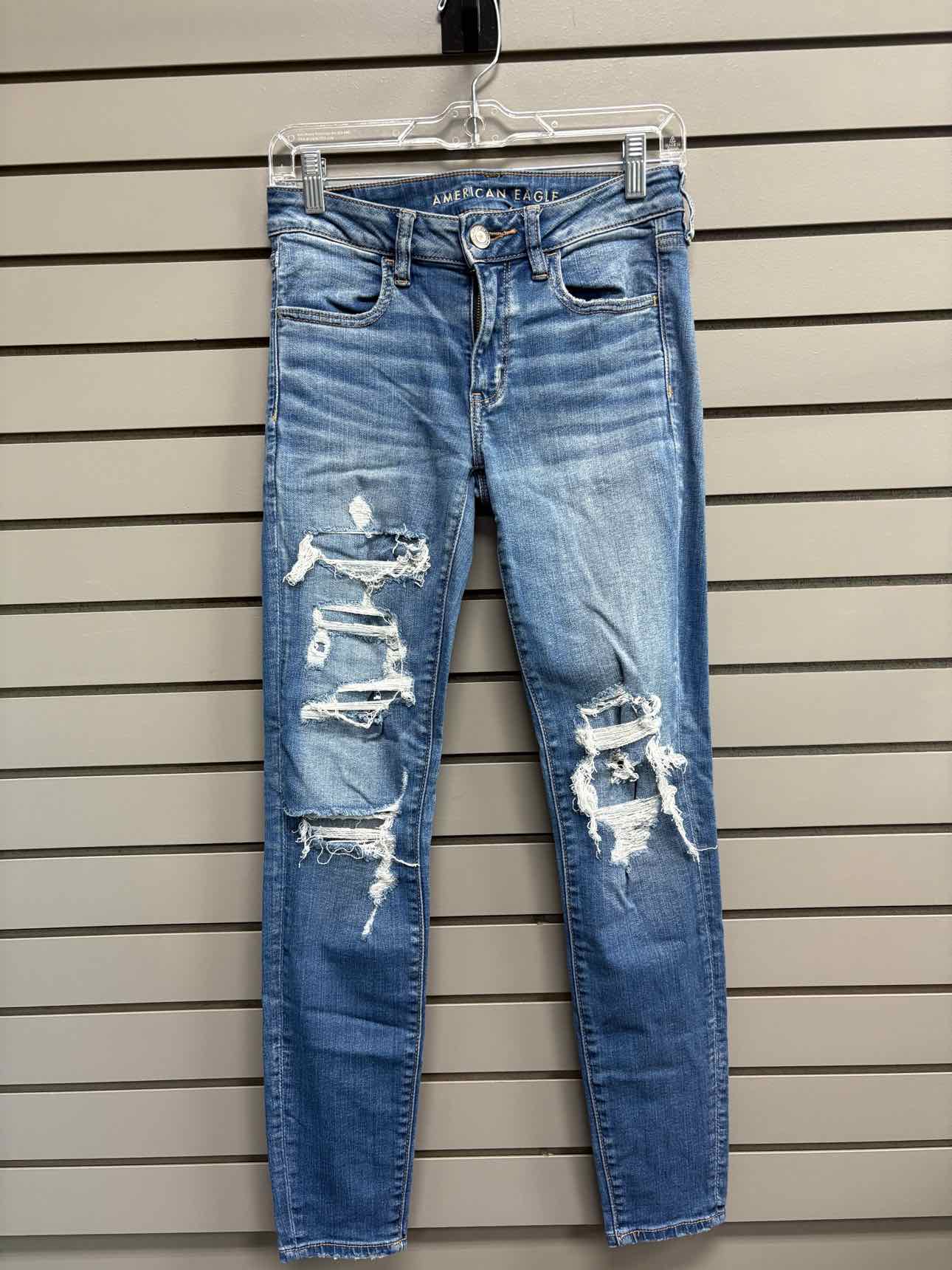 Women's Waist Size 6 American Eagle Blue Distressed Jean