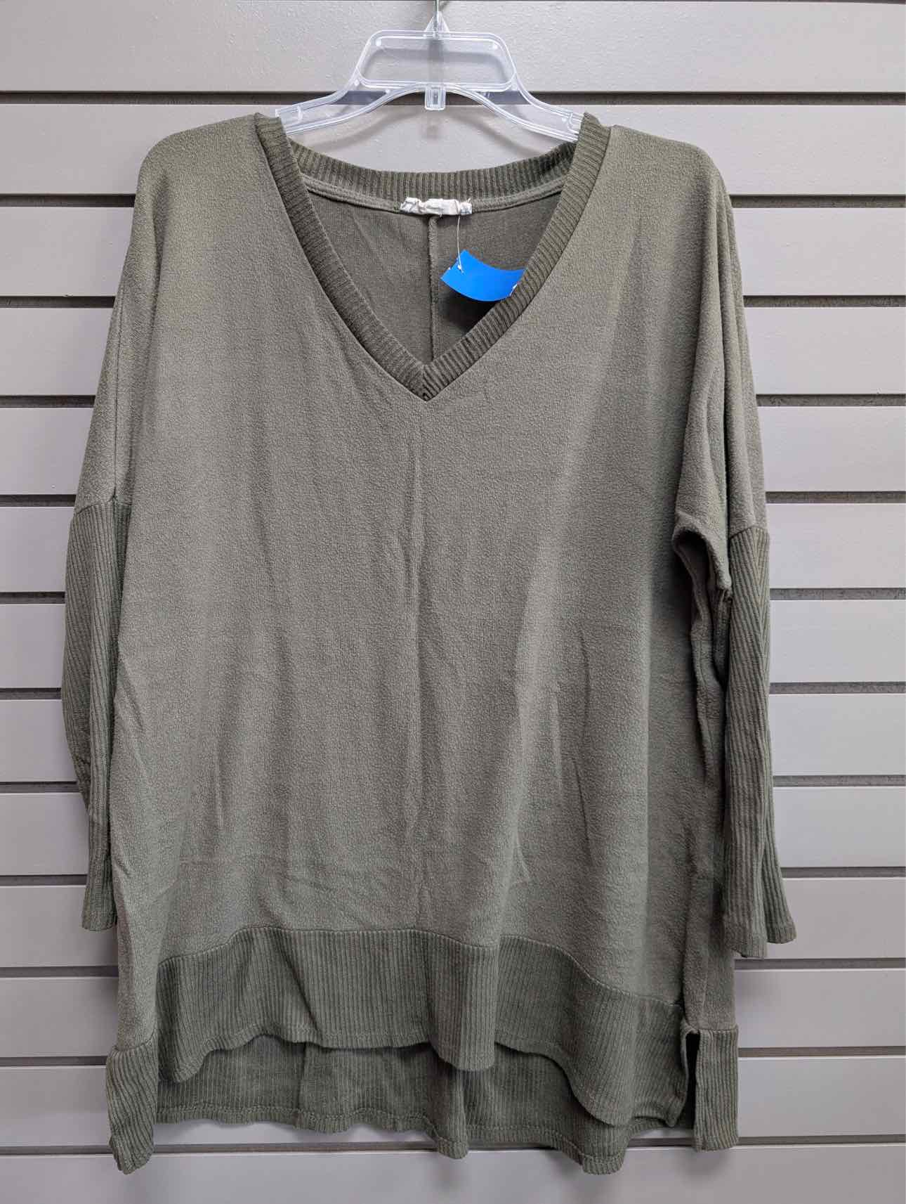 Women's Women Size L Army Green Pink Rose V-Neck Long Sleeve Sweater