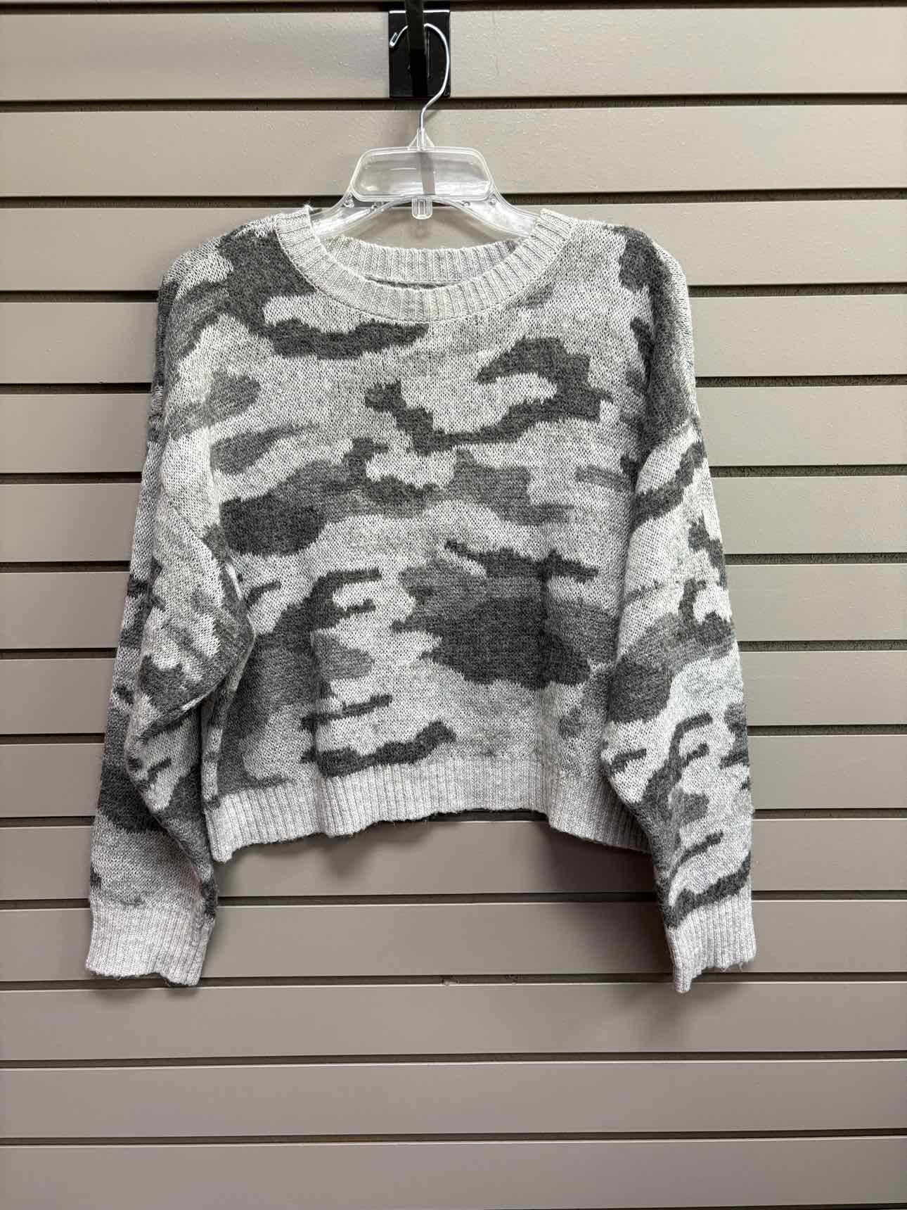 Women's Women Size S Gray American Eagle Camoflage Long Sleeve Sweater