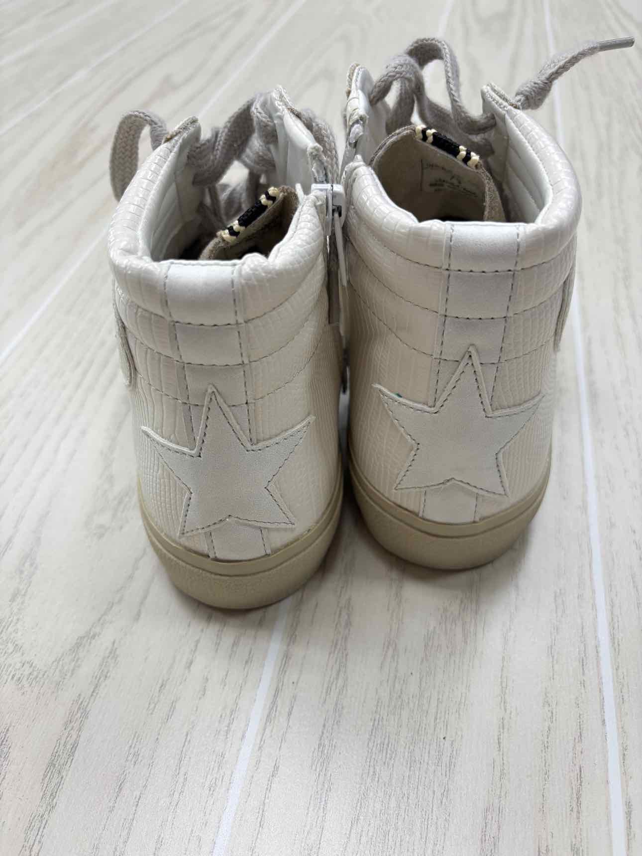 Women's W Shoe Size 7.5 White Shu Shop Sneaker