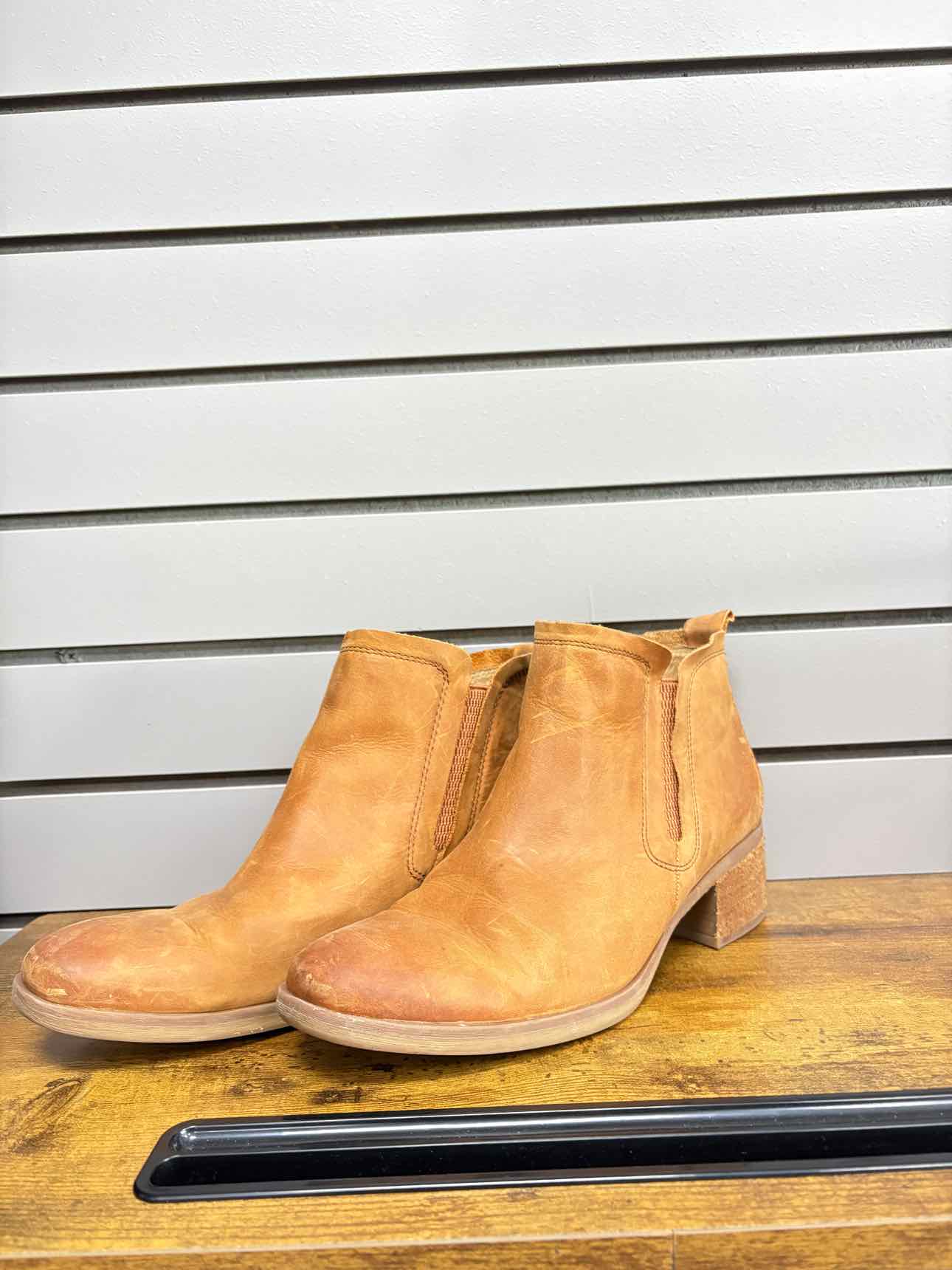 Women's W Shoe Size 9.5 Brown Korks Boot