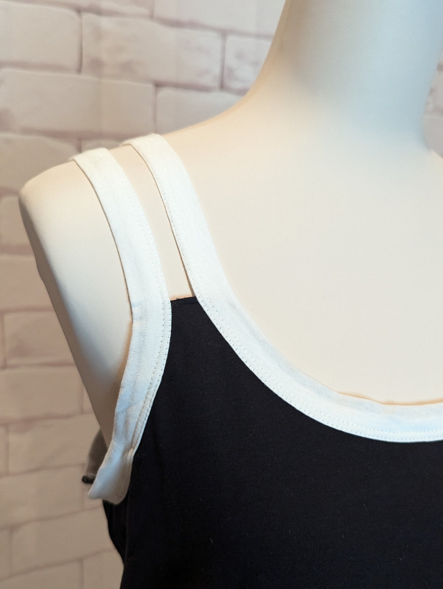 Plus Contrast Trim Tank - Black & White