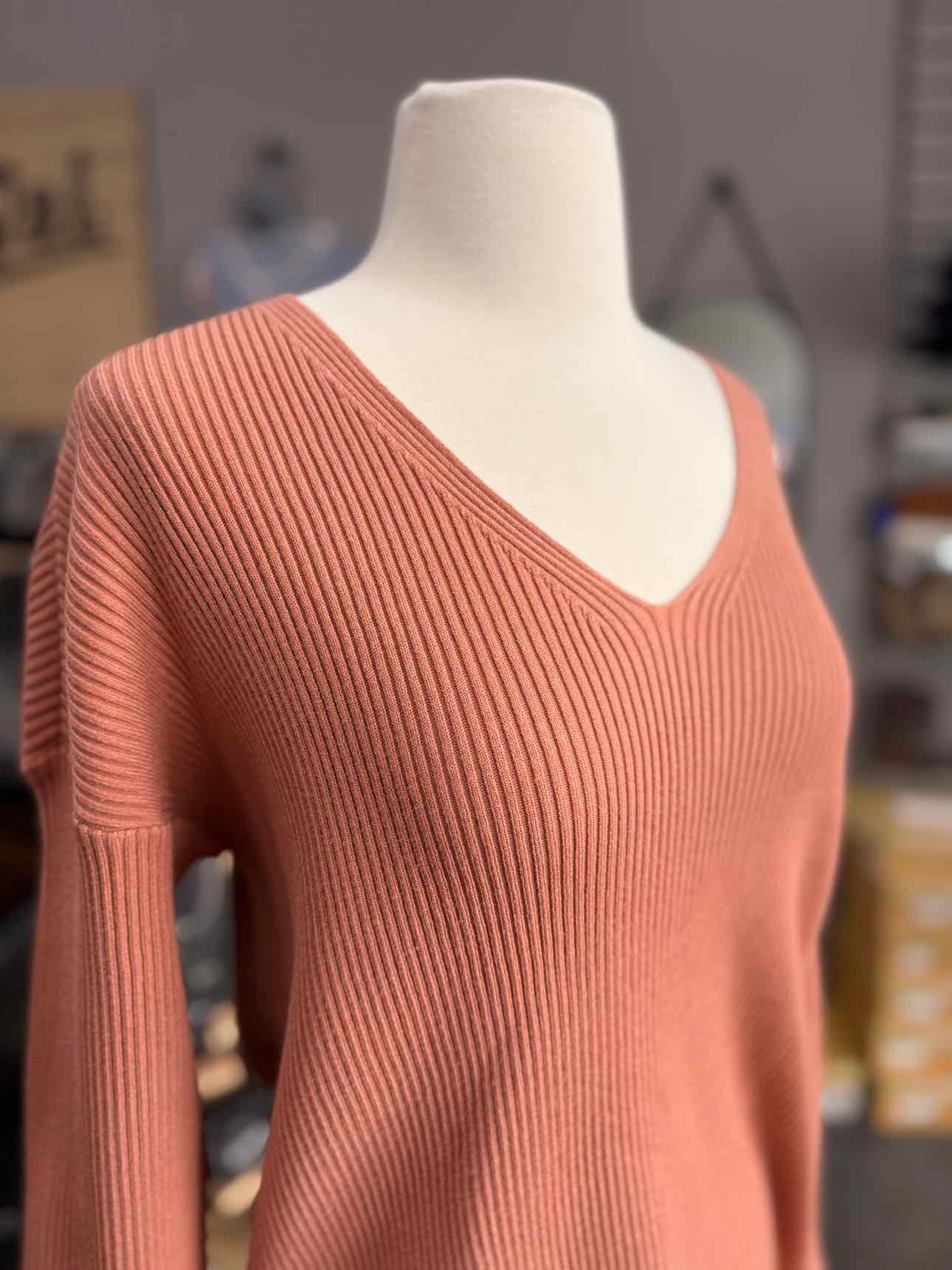 Women's Women Size S Burnt Orange Thread & Supply Ribbed V-Neck Shirt