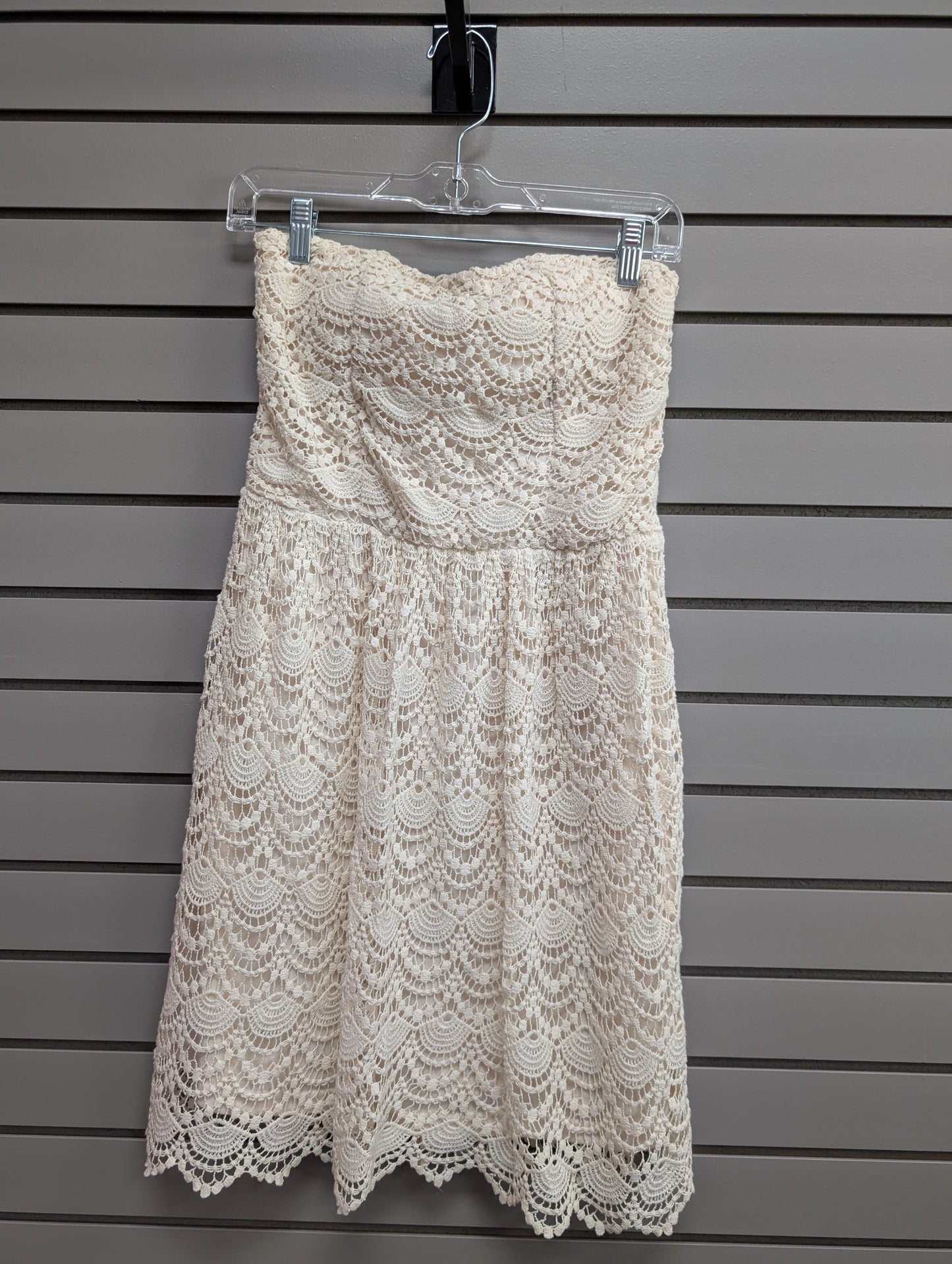 Women's Size M Cream Vanity Sleeveless Lace Above Knee Dress