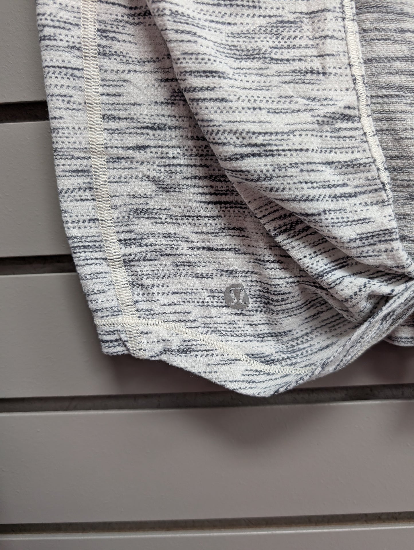 Women's Women Size S Lululemon Light Gray Stripe Long Sleeve Top