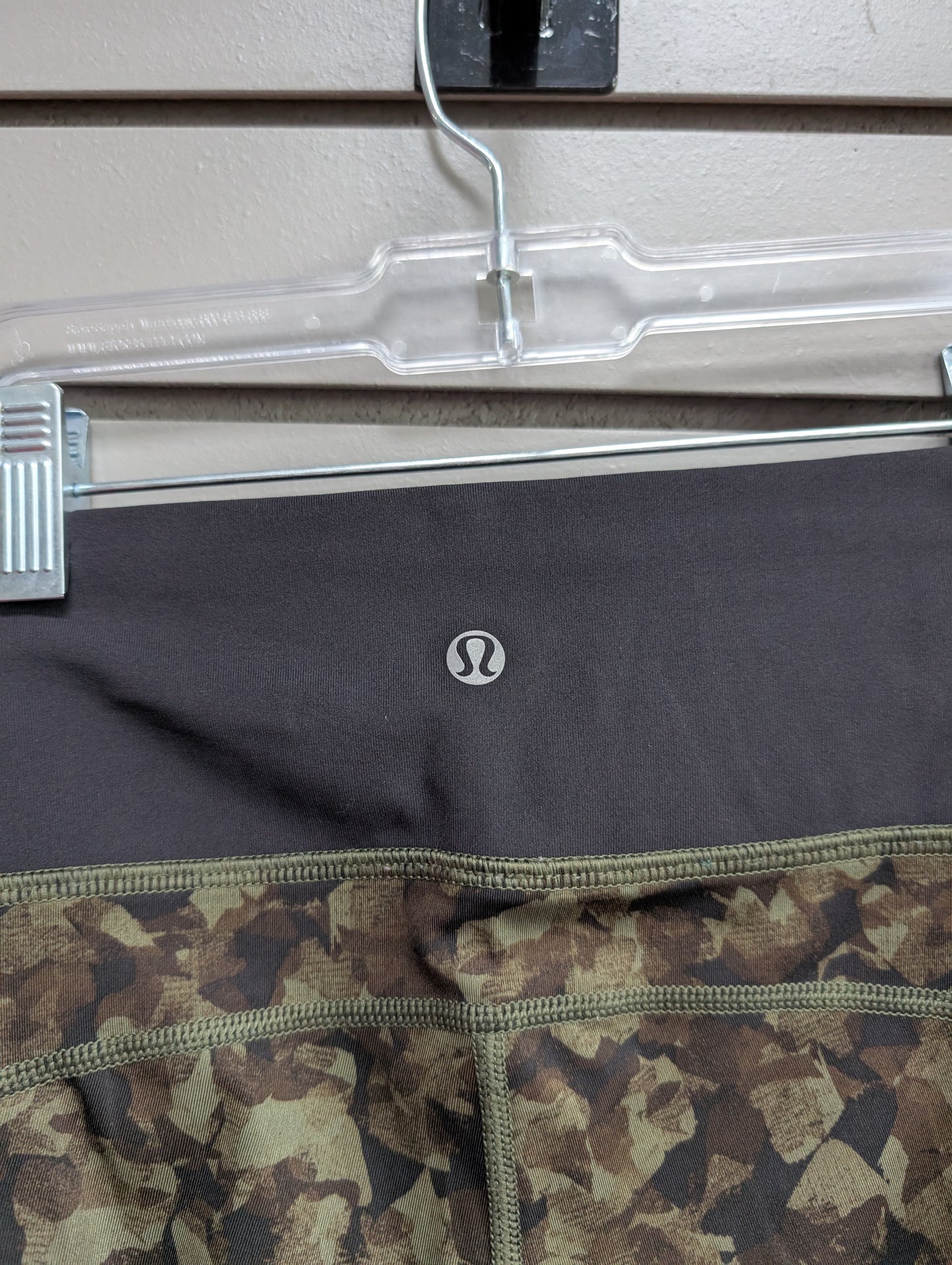 Women's Women Size 4 Lululemon Green Camoflage Capri Legging