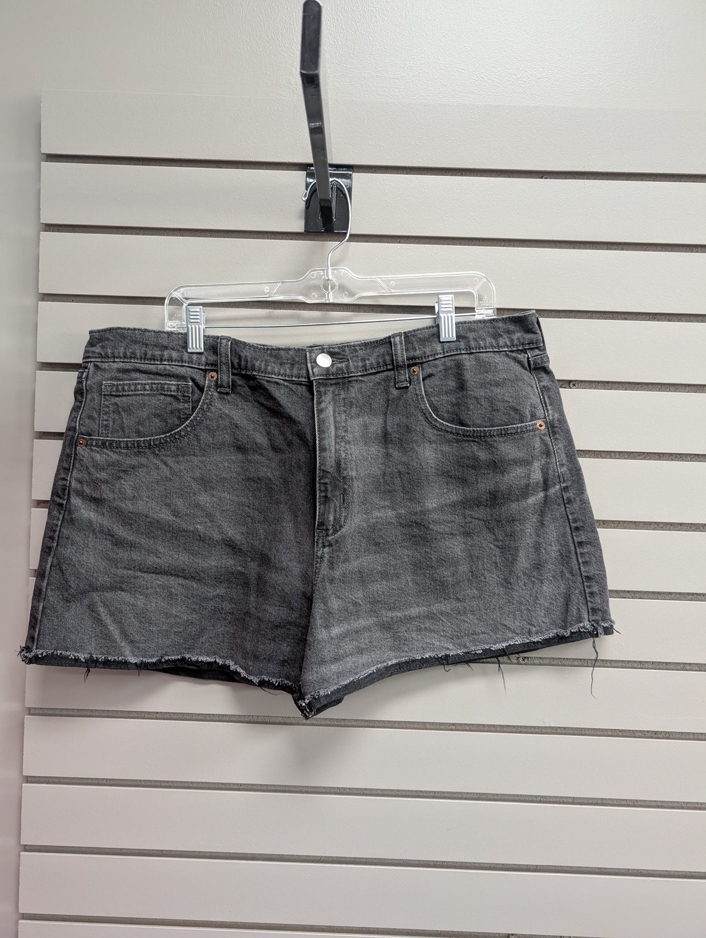 Women's Waist Size 16 Universal Thread Black Short Short