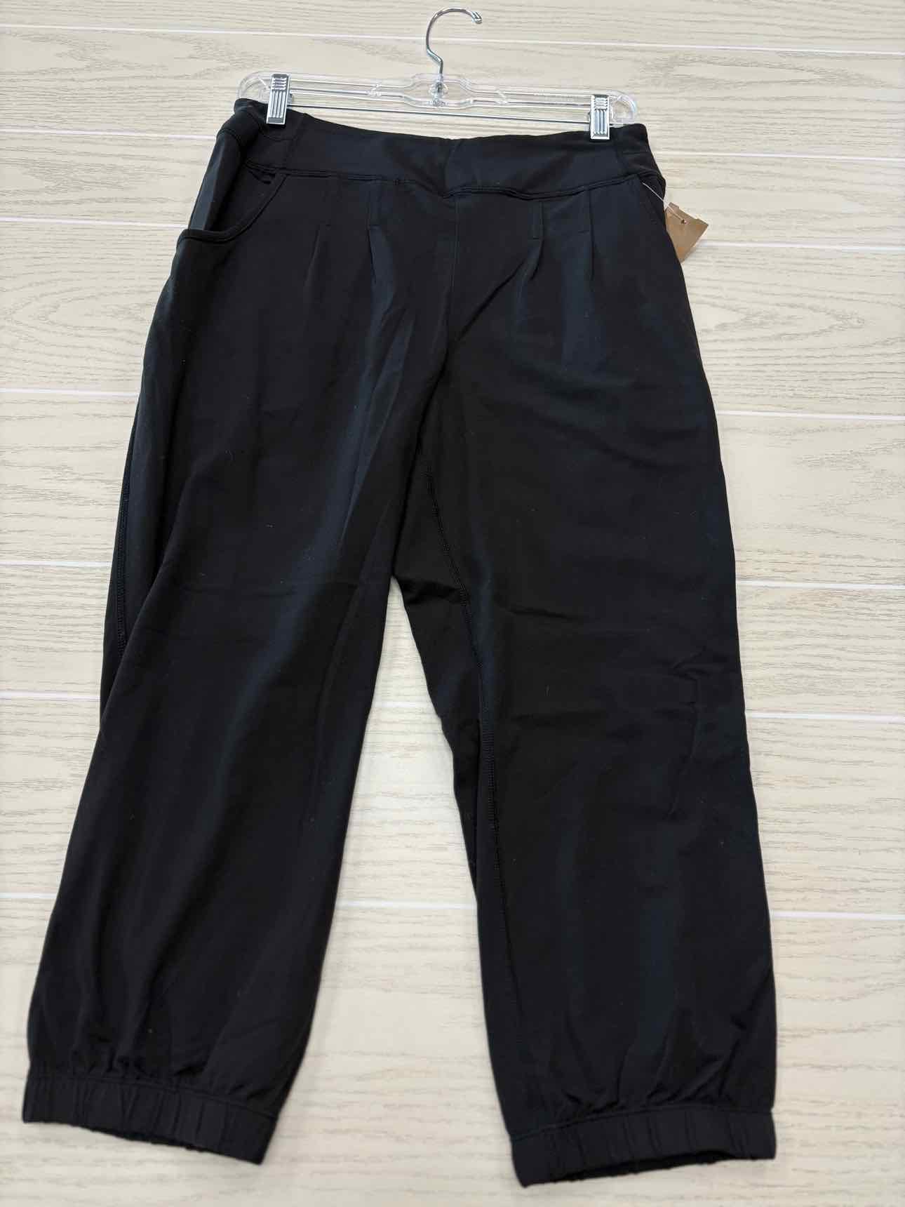 Women's Women Size 6 Lululemon Black Capri Pant