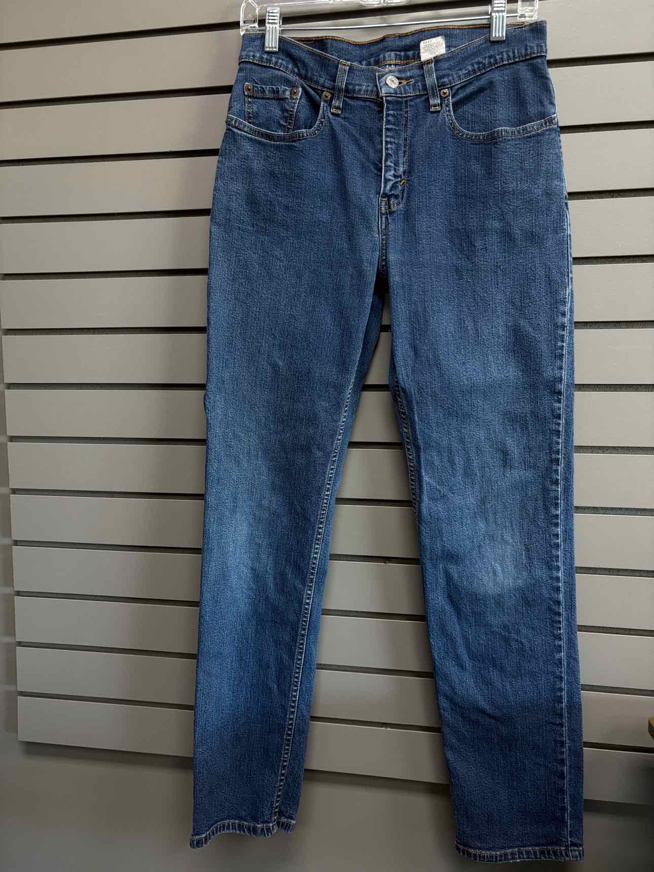Women's Waist Size 8 Levi Blue Jean