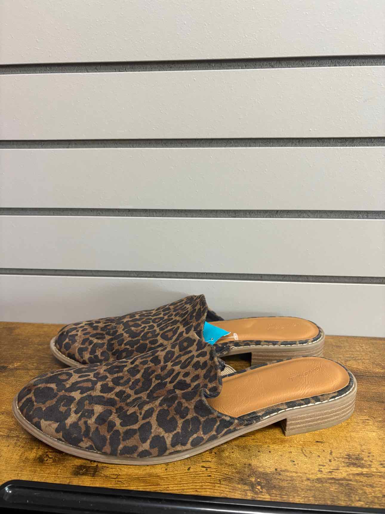 Women's W Shoe Size 11 Brown Universal Thread Cheetah Slip On