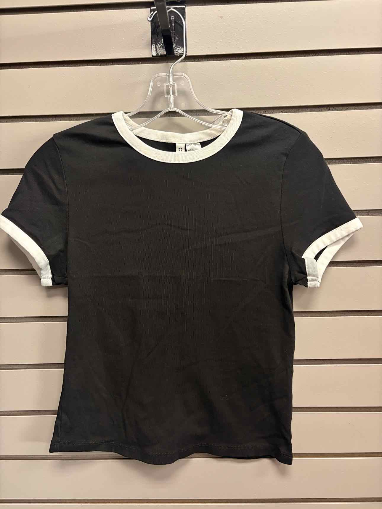 Women's Women Size L Black & White Divided Scoop Short Sleeve Shirt
