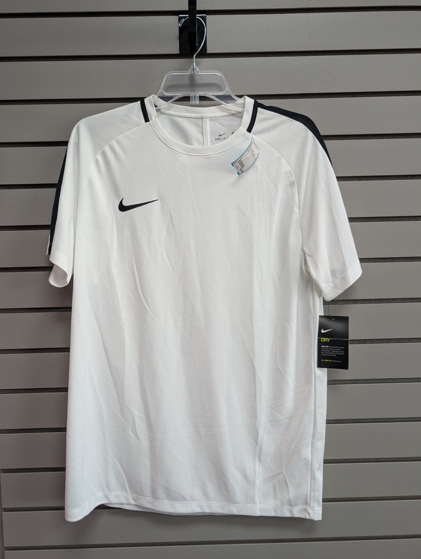 Women's Women Size L White Nike Short Sleeve Shirt
