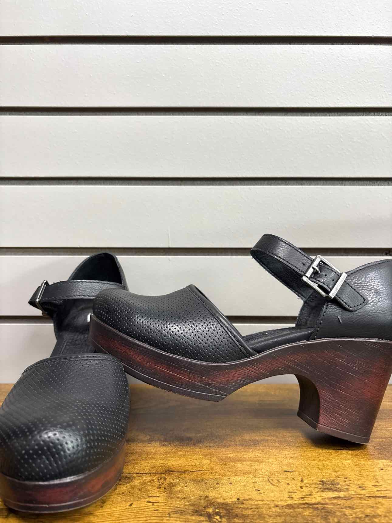 Women's W Shoe Size 8 Black BOC Heel