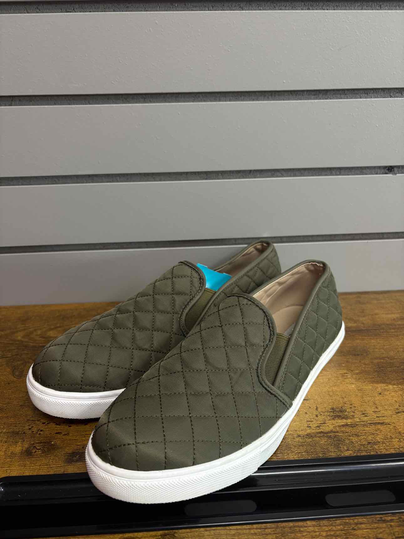 Women's W Shoe Size 11 Deep Green Steve Madden Slip On