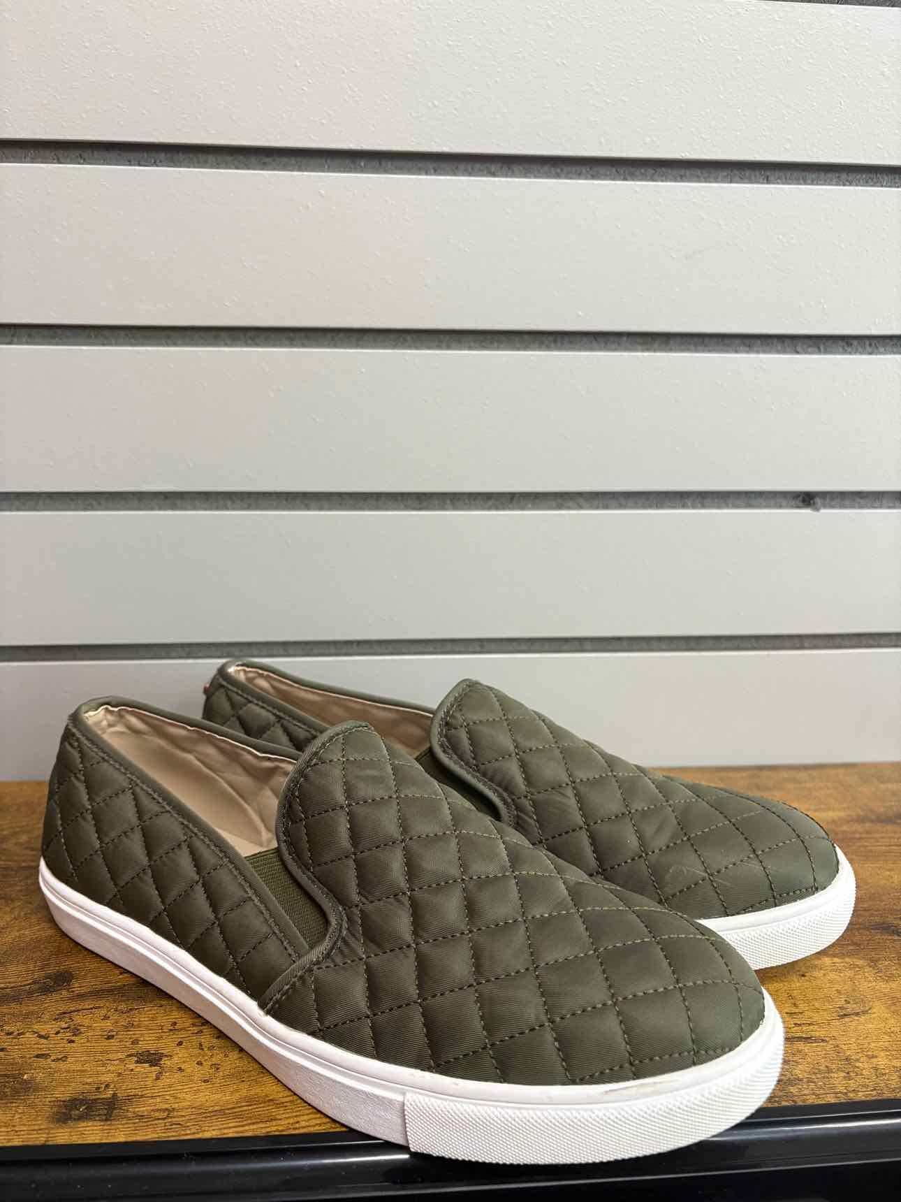Women's W Shoe Size 11 Deep Green Steve Madden Slip On