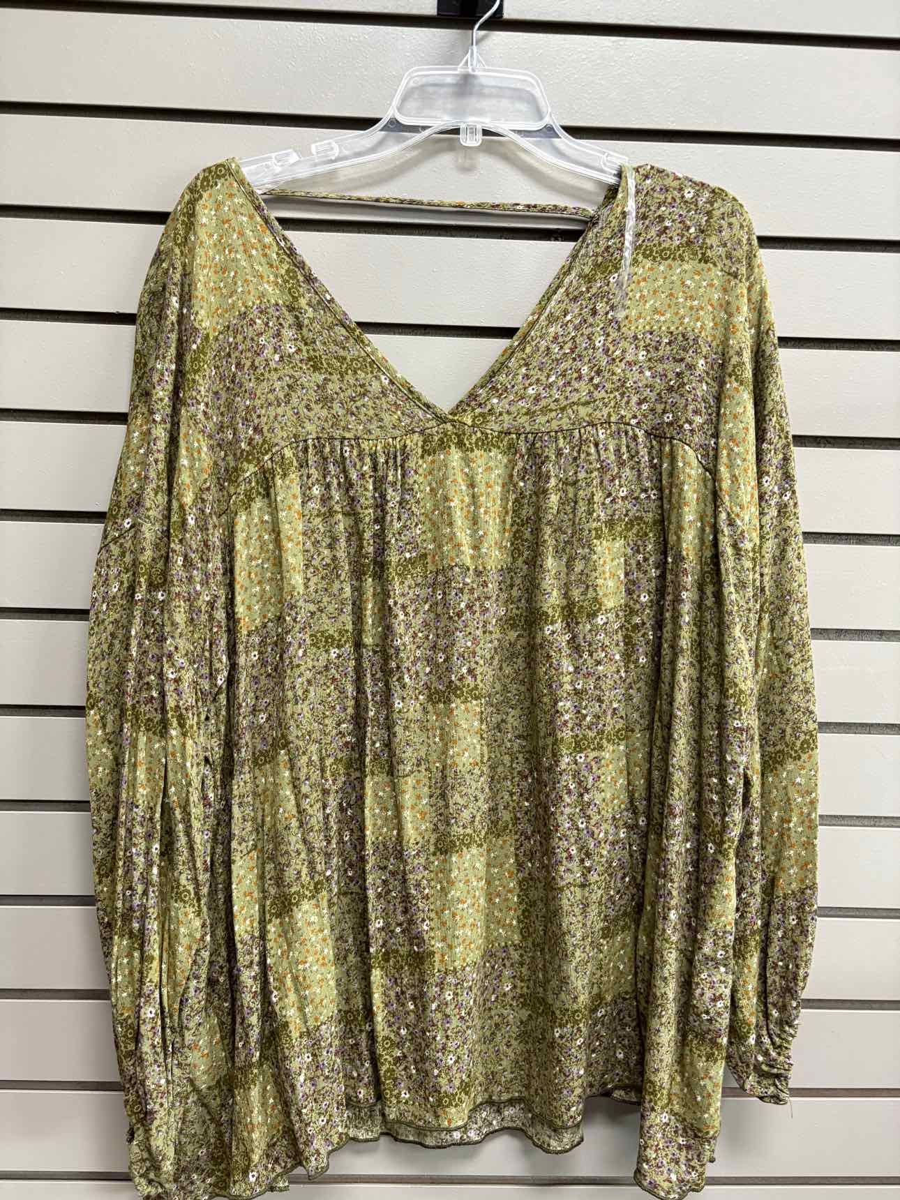 Women's Women Size XXL Green Hesed Floral V-Neck Long Sleeve Shirt
