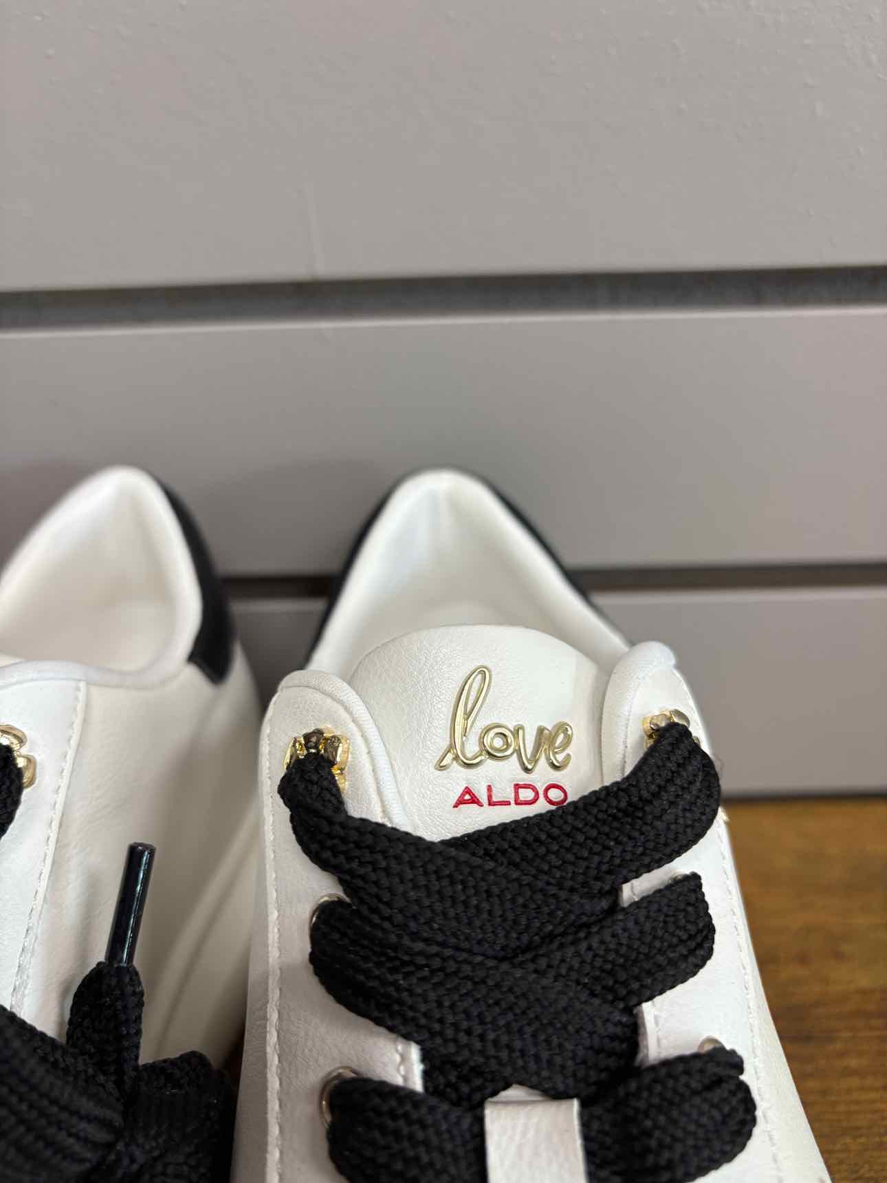 Women's W Shoe Size 8.5 White Aldo Sneaker