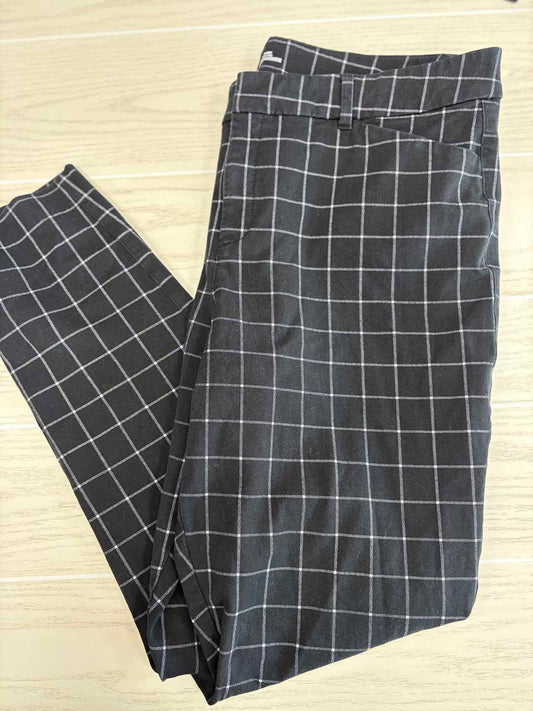 Women's Waist Size 16 Old Navy Black Dress Pant