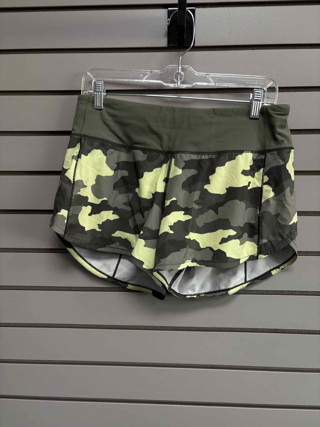 Women's Women Size 8 Lululemon Green Camoflage Short