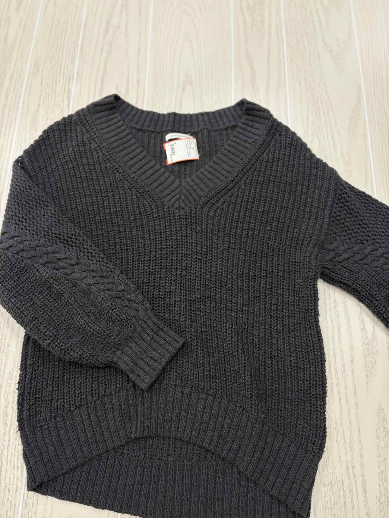 Women's Women Size M Black American Eagle V-Neck Long Sleeve Sweater