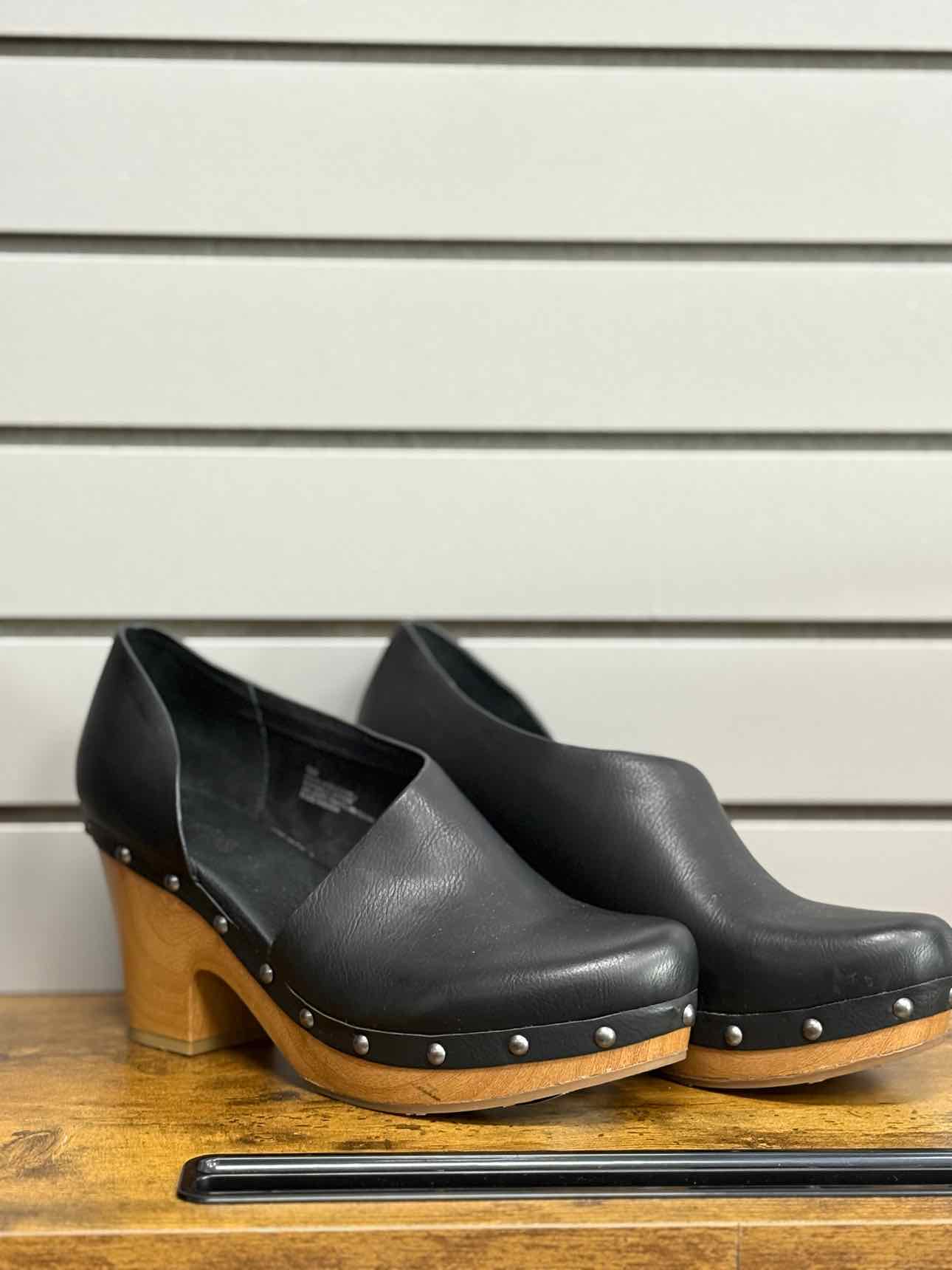 Women's W Shoe Size 9 Black Korks Heel