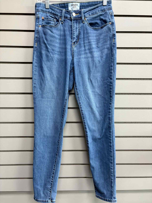 Women's Waist Size 6 Levi Blue Jean