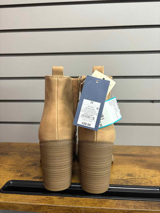 Women's W Shoe Size 11 Tan Universal Thread Boot