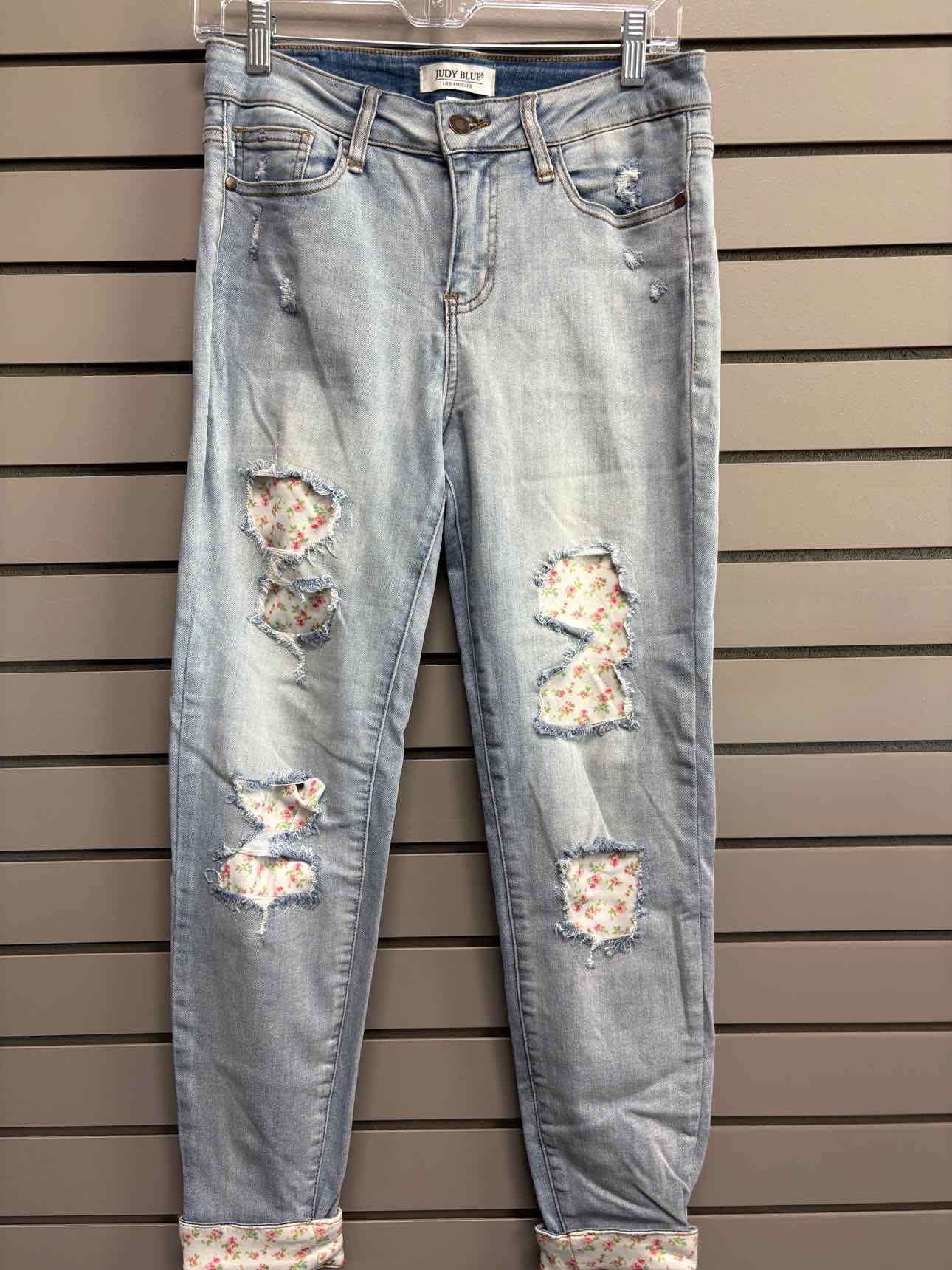 Women's Waist Size 5 Judy Blue Light Blue Floral Jean