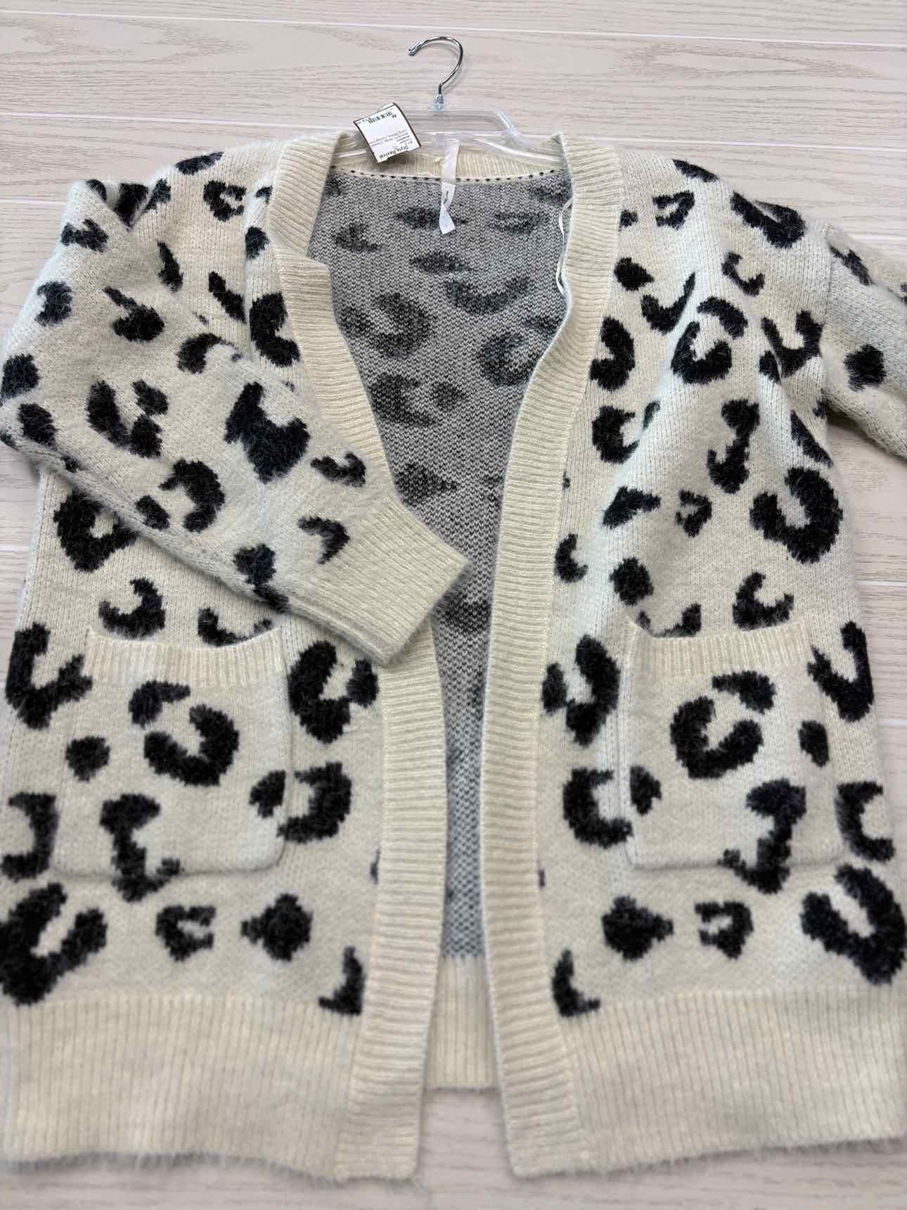 Women's Women Size M dreamers White Cheetah Long Sleeve Cardigan