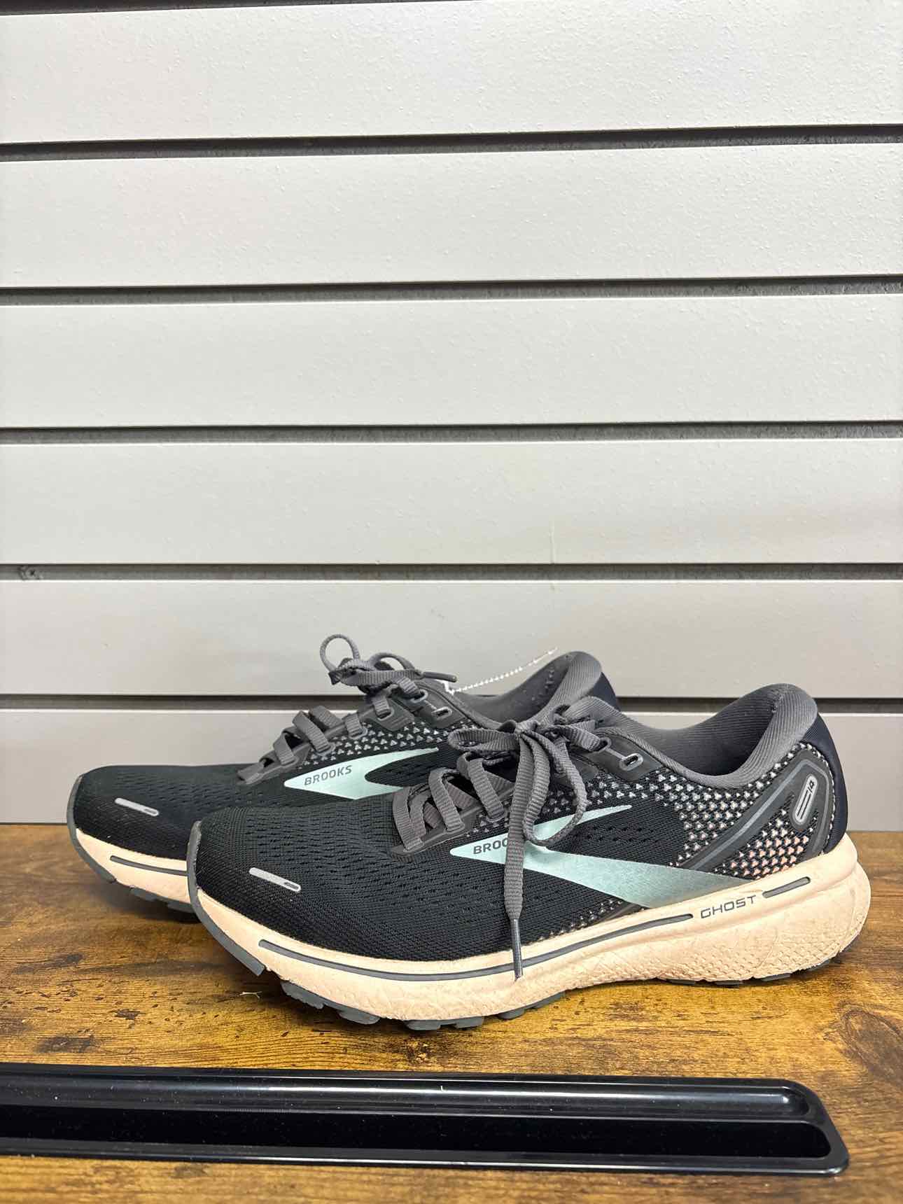 Women's W Shoe Size 9 Black Brooks Sneaker