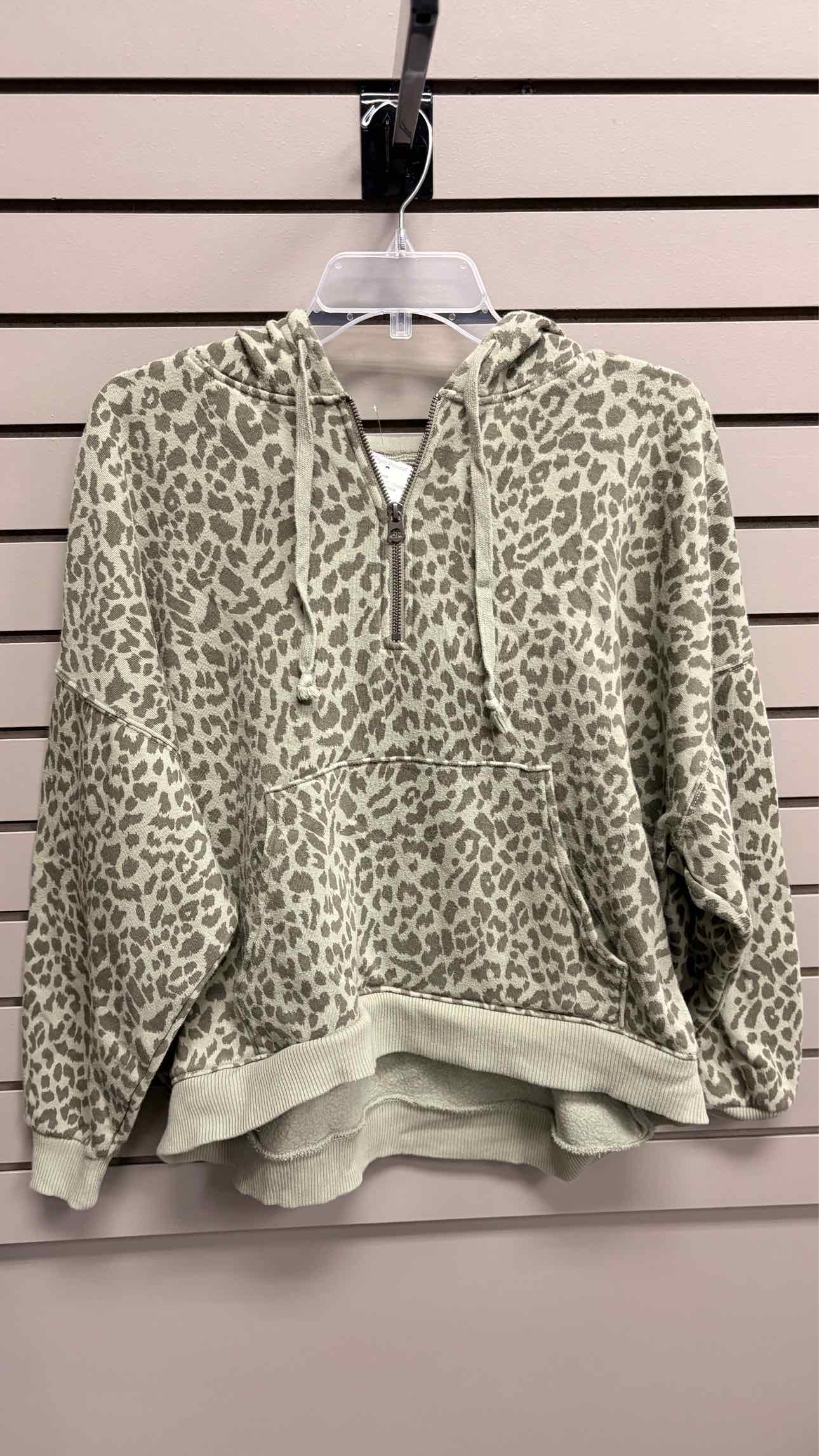 Women's Women Size M Green American Eagle Cheetah Hooded Long Sleeve Sweatshirt