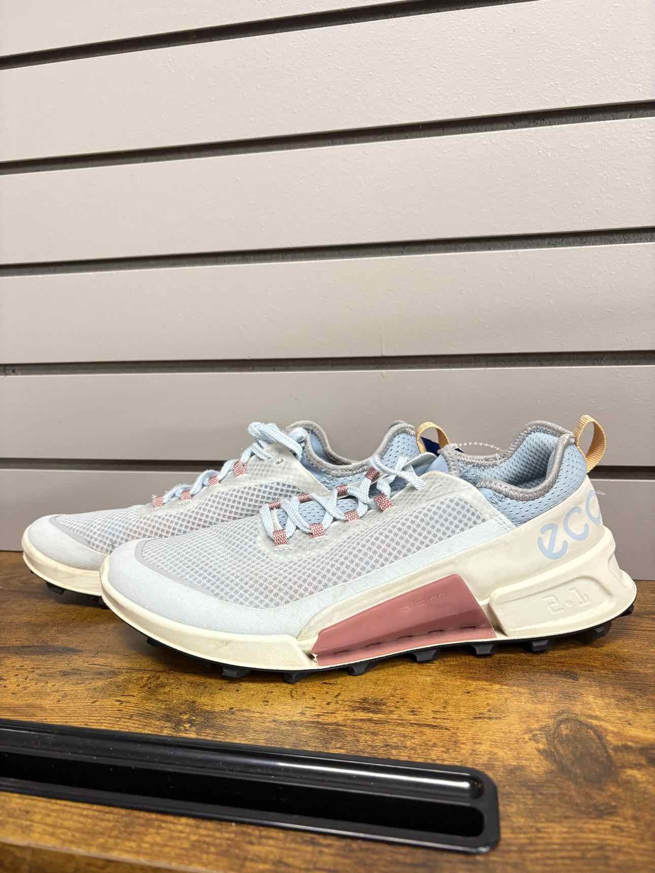 Women's W Shoe Size 9.5 Light Blue Ecco Sneaker