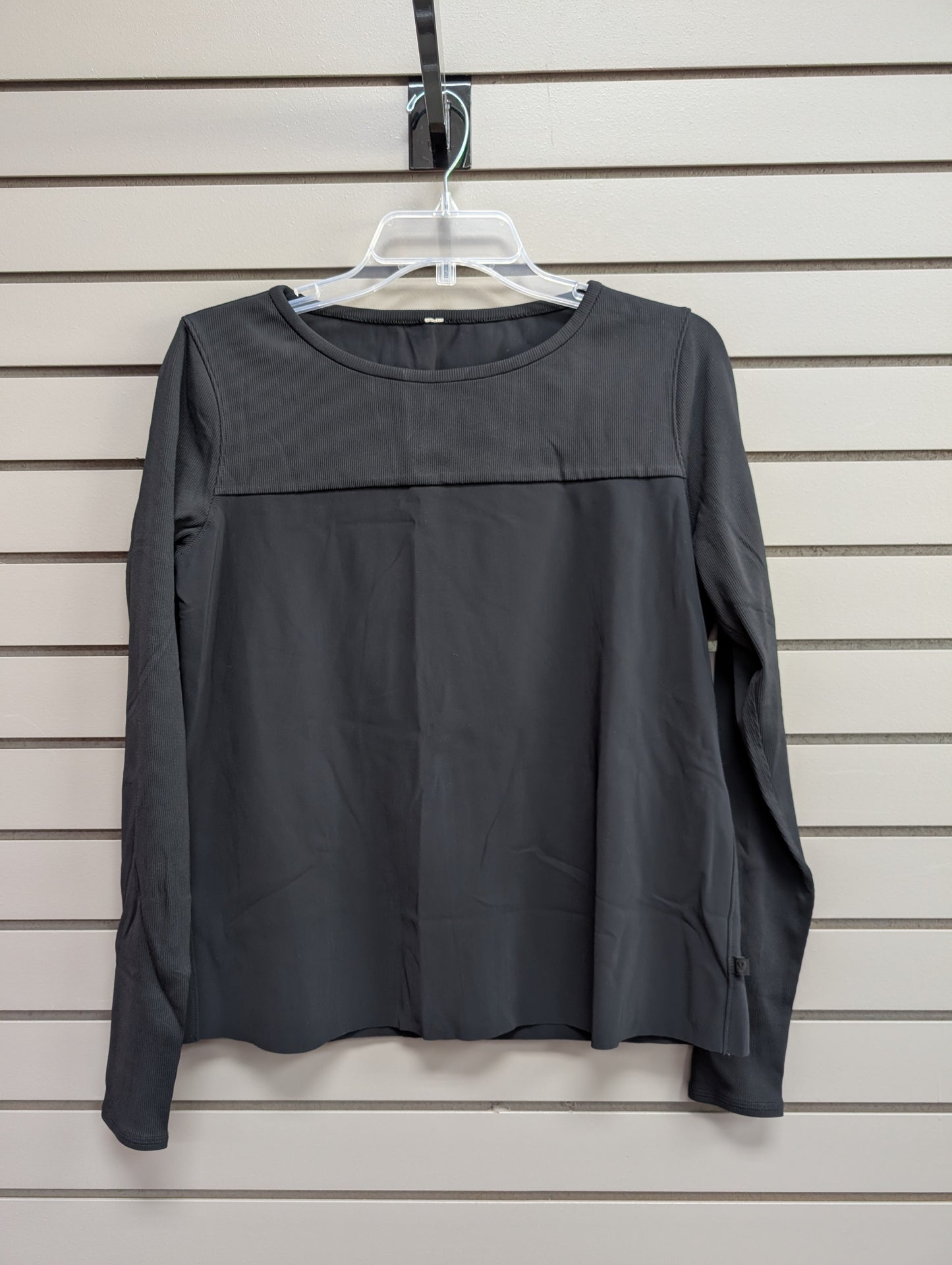 Women's Women Size 6 Lululemon Black Long Sleeve Top