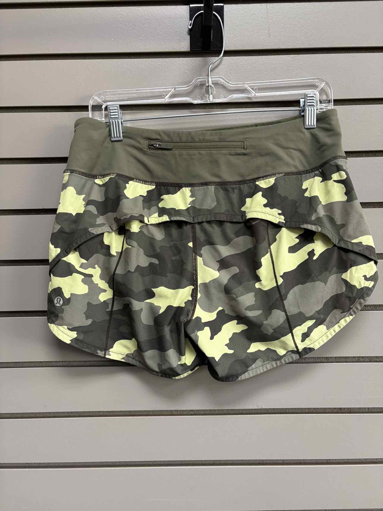 Women's Women Size 8 Lululemon Green Camoflage Short