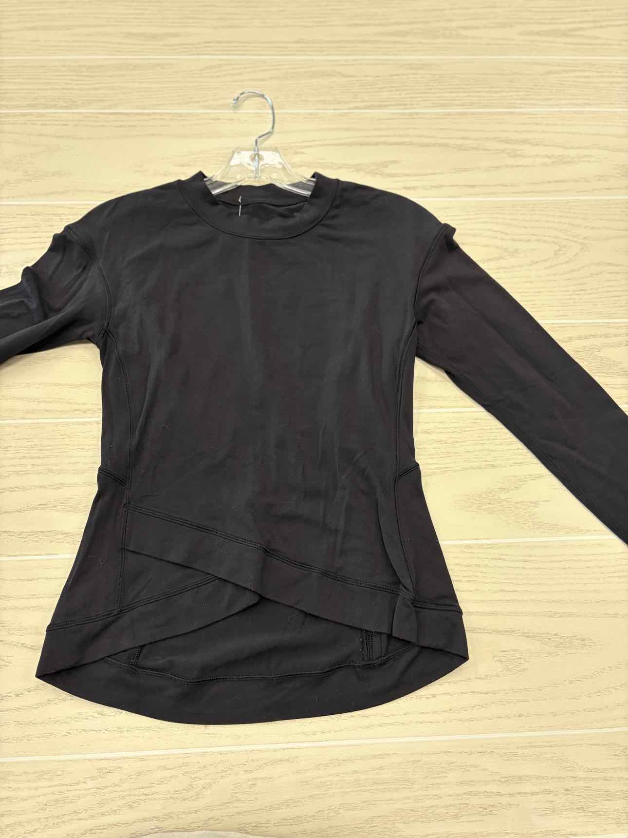 Women's Women Size 4 Lululemon Black Long Sleeve Top