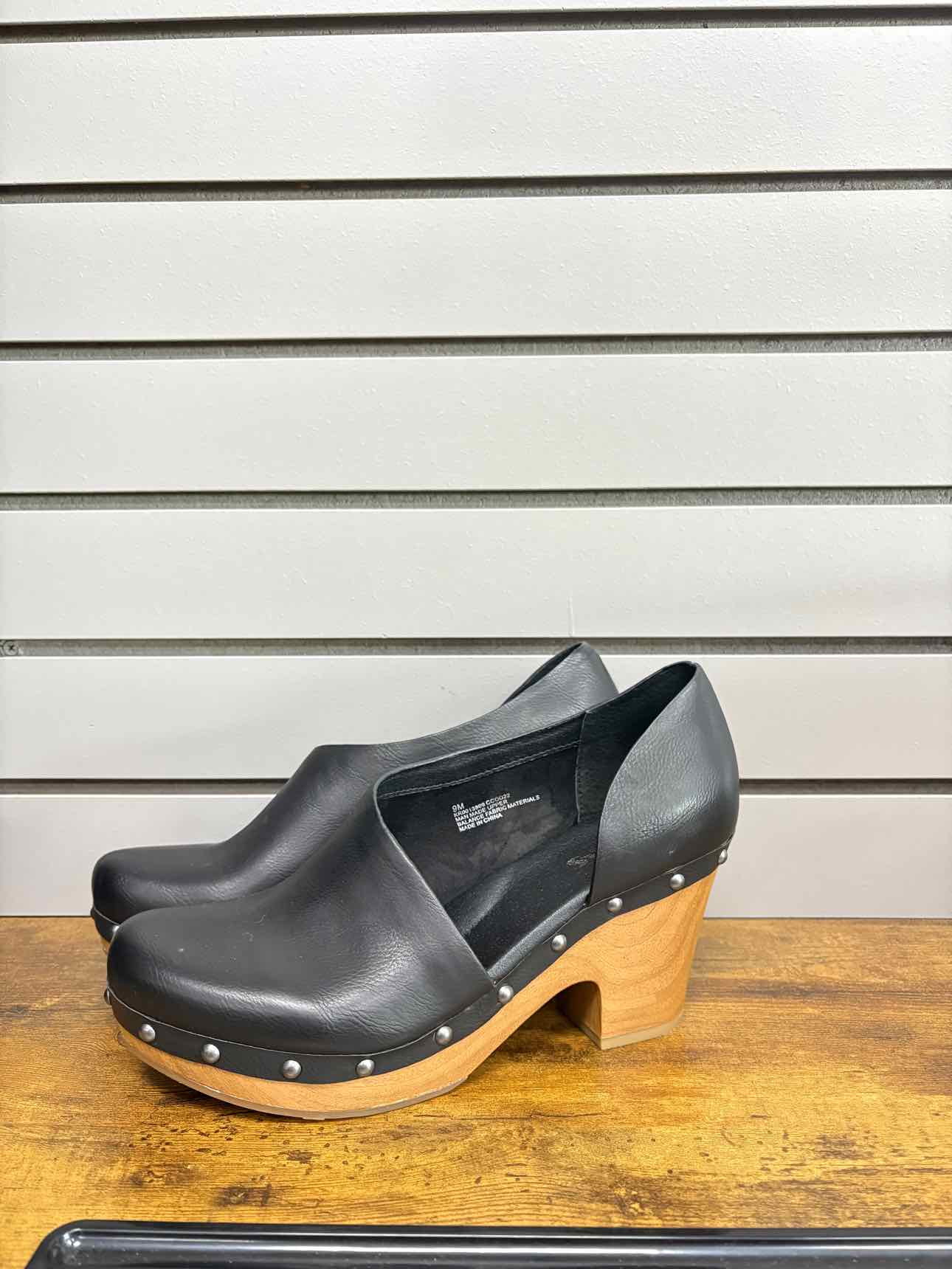 Women's W Shoe Size 9 Black Korks Heel