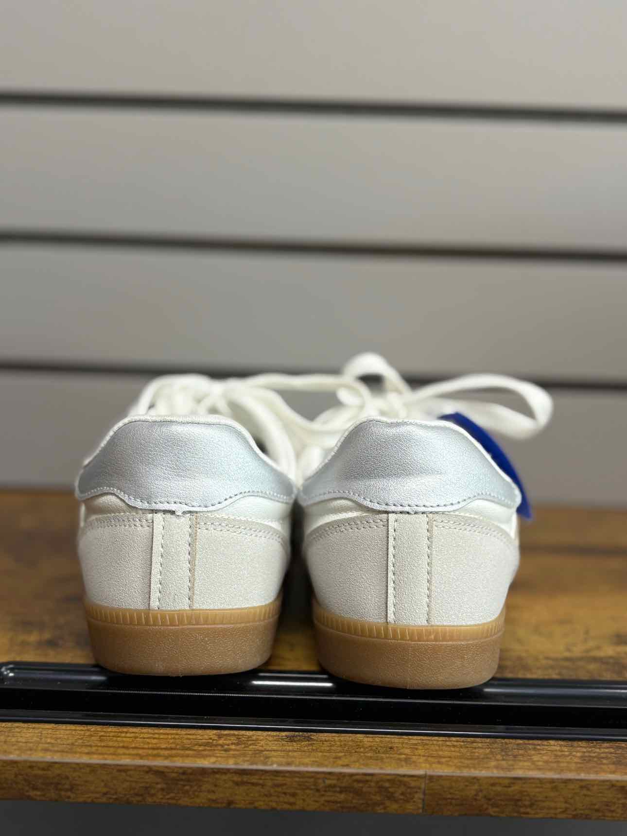 Women's W Shoe Size 8 White Project Cloud Sneaker