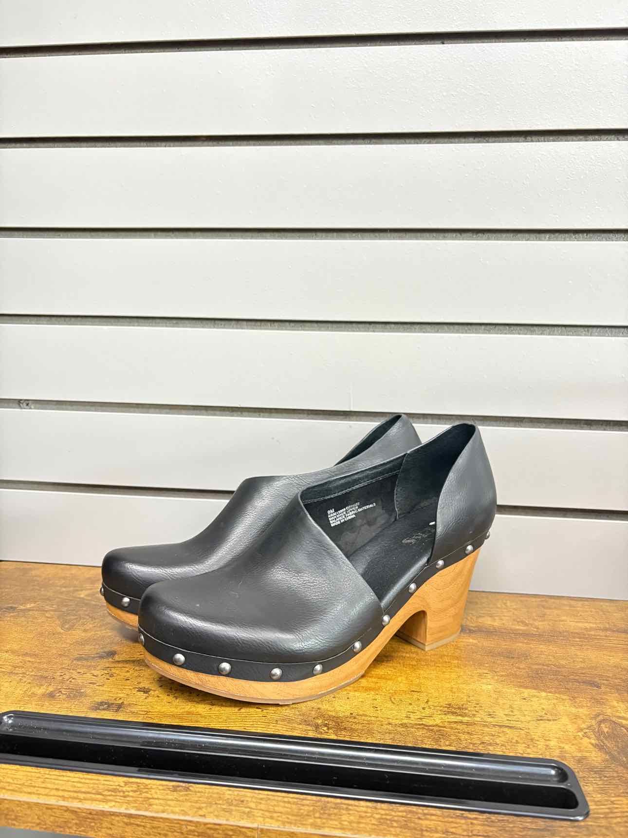 Women's W Shoe Size 9 Black Korks Heel