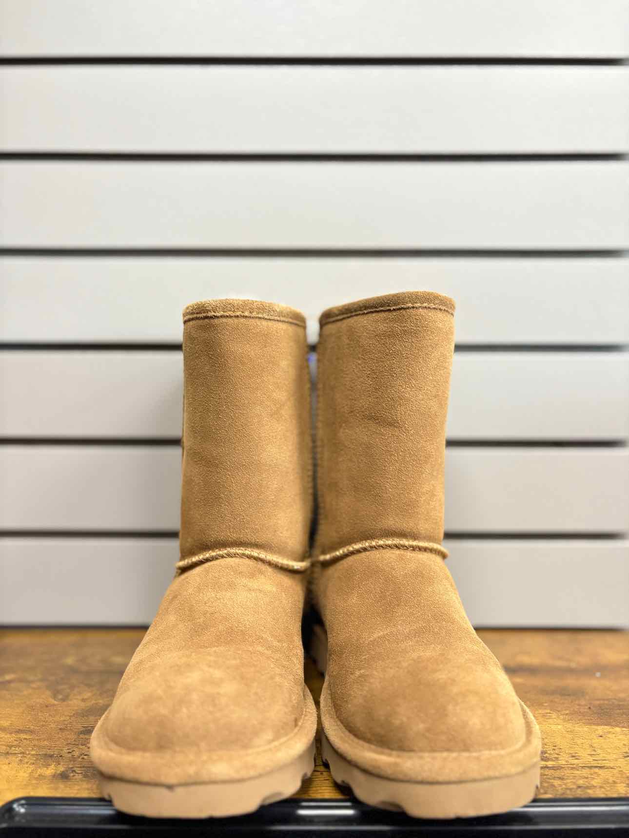 Women's W Shoe Size 8 Tan Bearpaw Boot
