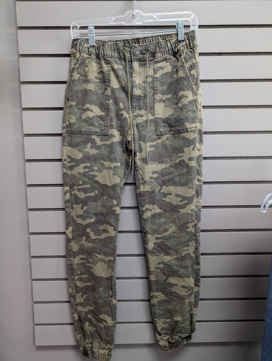 Women's Waist Size 6 American Eagle Camouflage Casual Pant