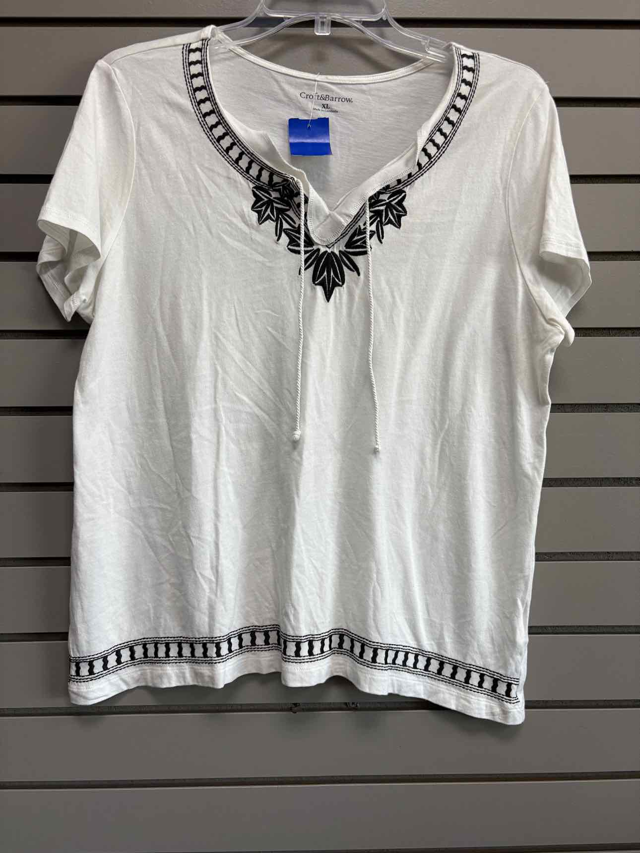 Women's Women Size XL Black & White Croft & Barrow V-Neck Short Sleeve Shirt