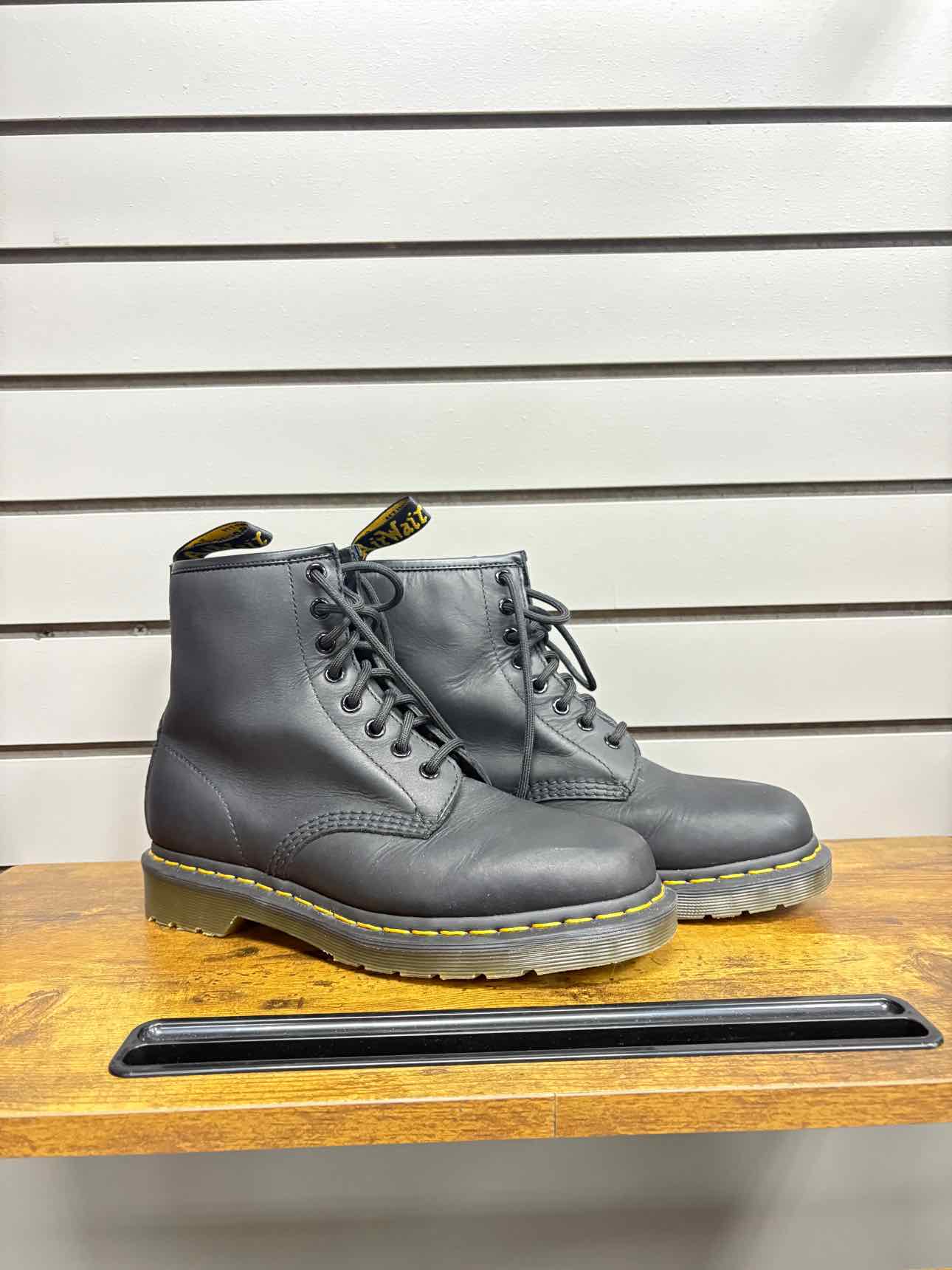 Women's W Shoe Size 7 Black Dr Martens Boot