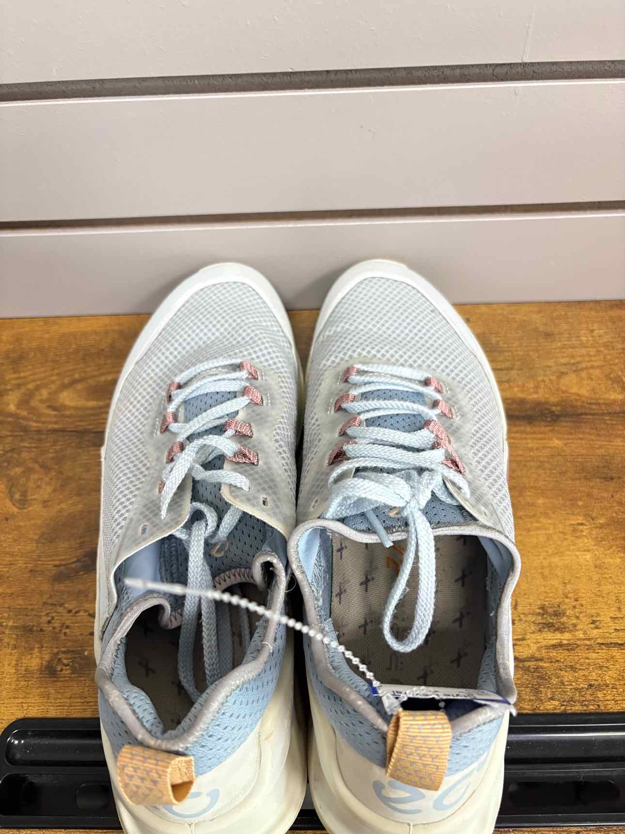 Women's W Shoe Size 9.5 Light Blue Ecco Sneaker