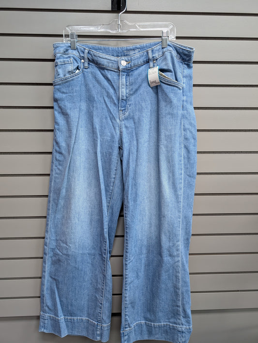 Women's Waist Size 16 Petite Chico Denim Wide Leg Jean