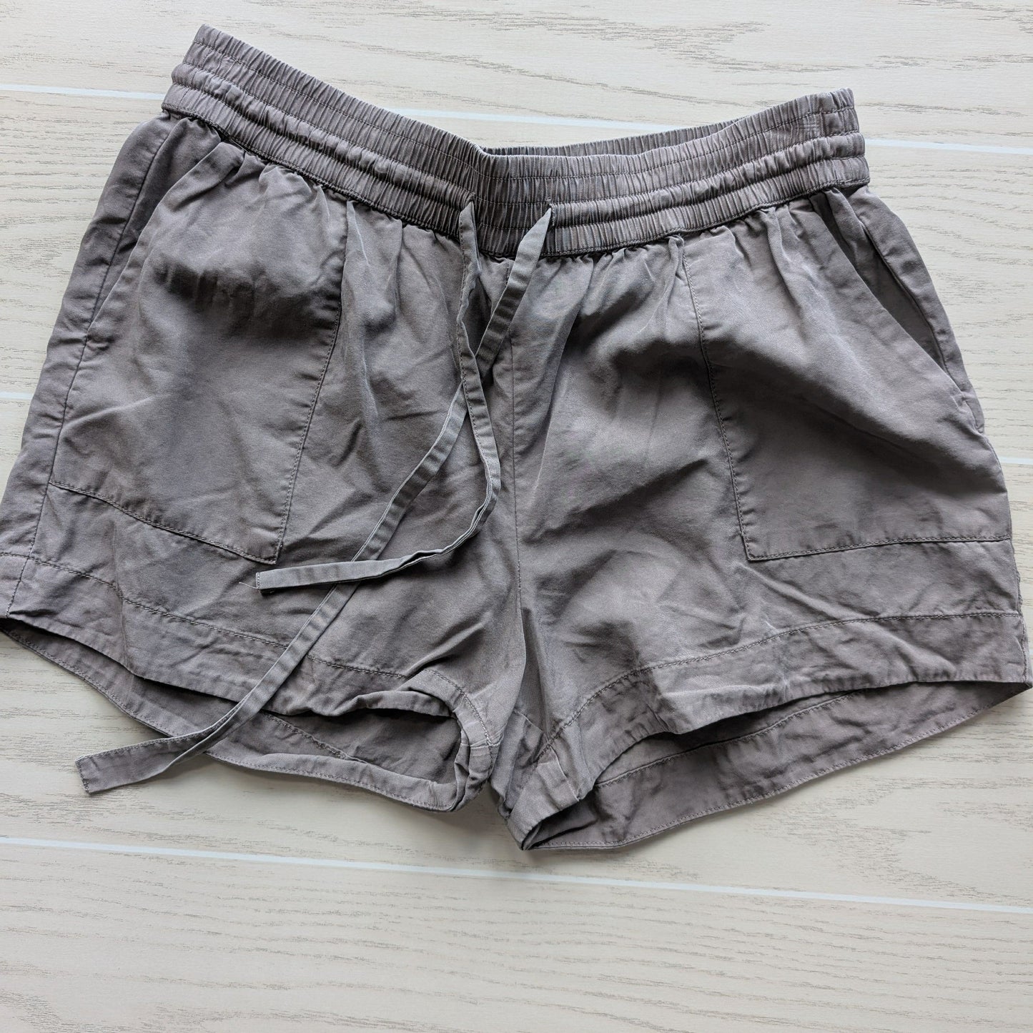 Women Size M Staccato Gray Short