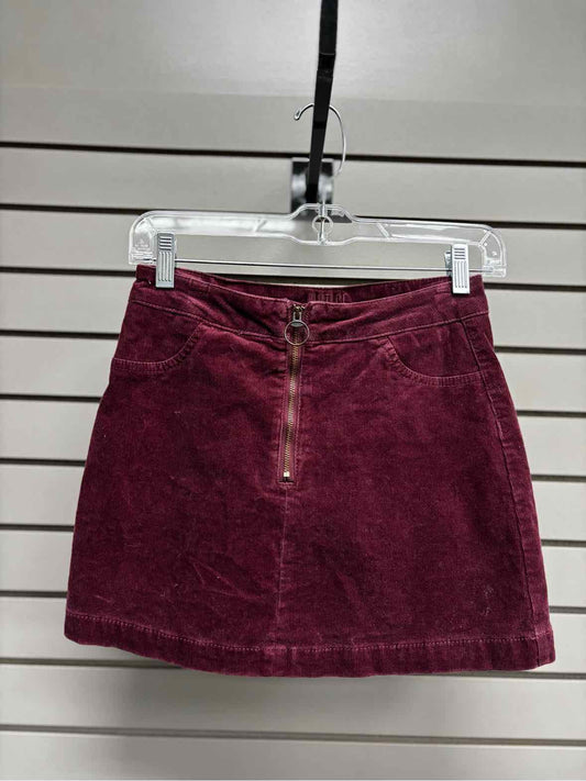 Girl's Child Size 12 Justice Burgundy Ribbed Above Knee Skirt